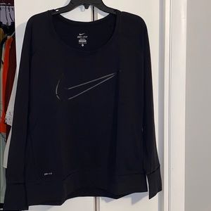 NIKE Women’s long sleeve pullover
